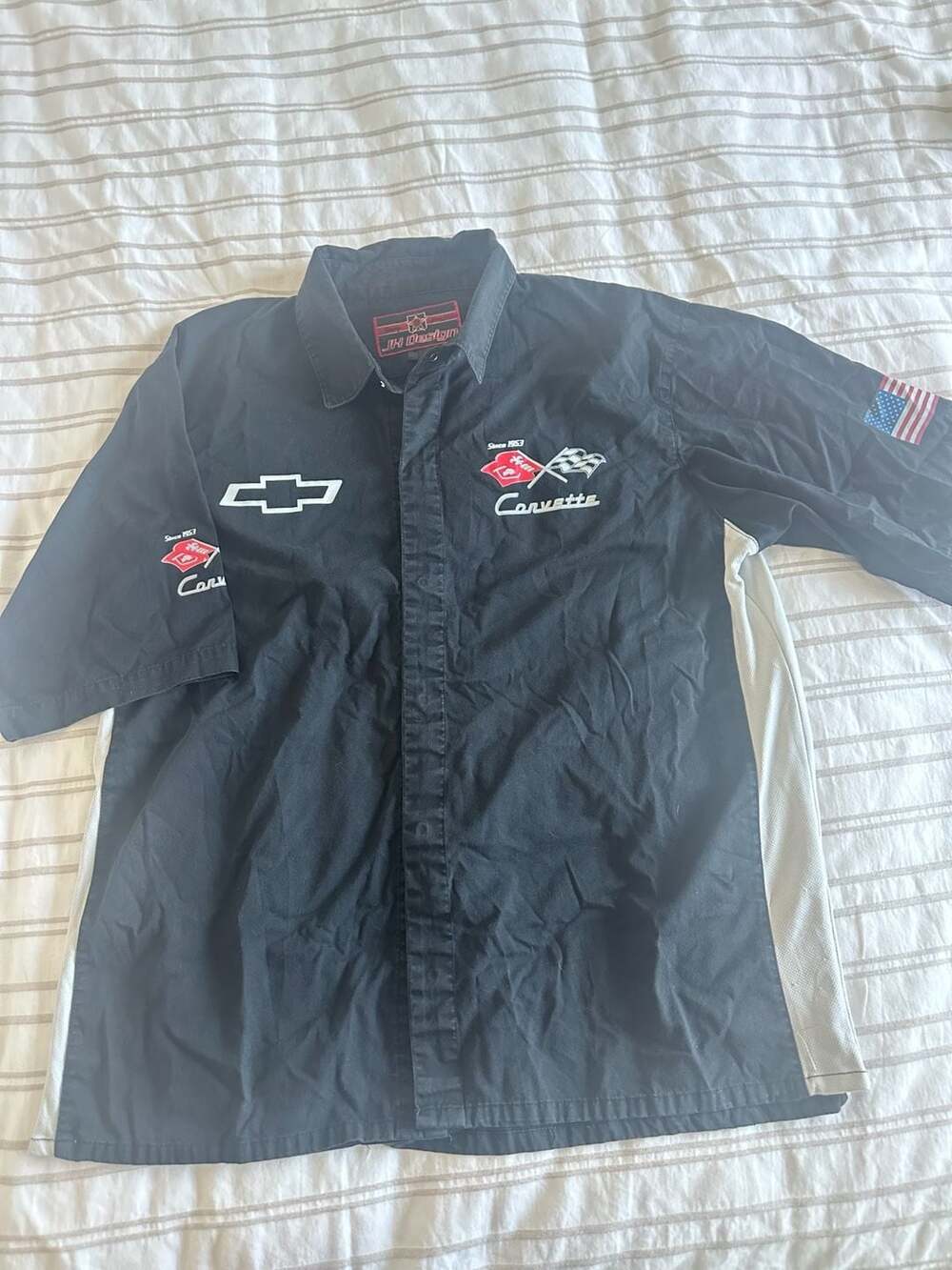 JH Design Chevrolet Corvette Racing Button Down Short Sleeve Shirt Black